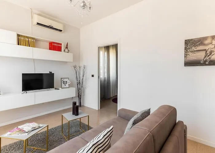 “Casa Moderna Con Parcheggio Privato”
